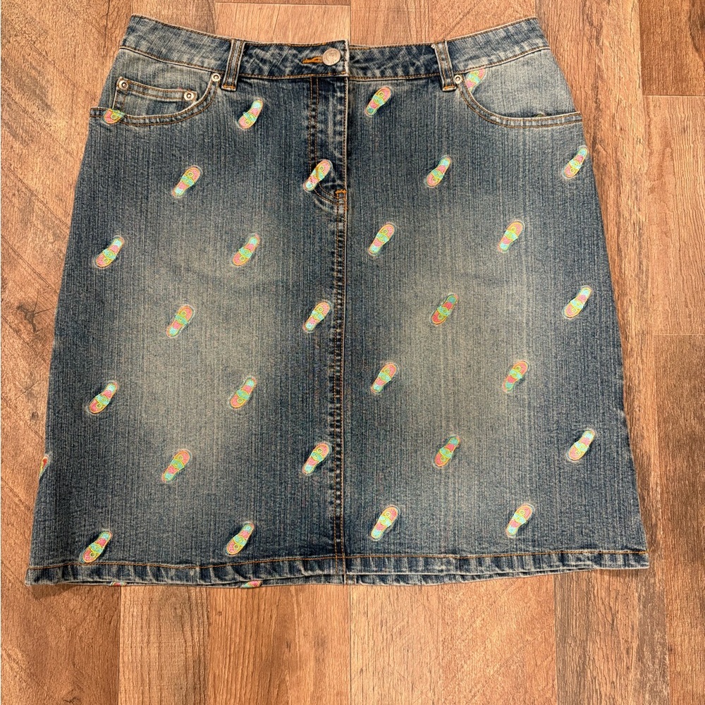 Lilly Pulitzer Women’s Denim Skirt with embroidered Flip Flops Size 8